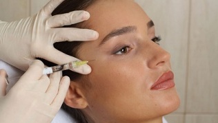 mesotherapie als een manier om de huid rond de ogen te verjongen
